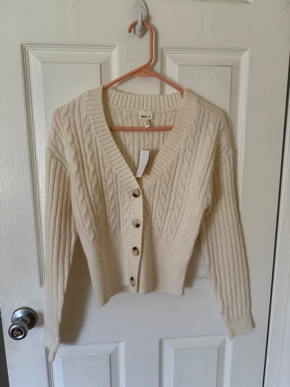Self 💚 E Cream Cable V-Neck Buttoned Sweater